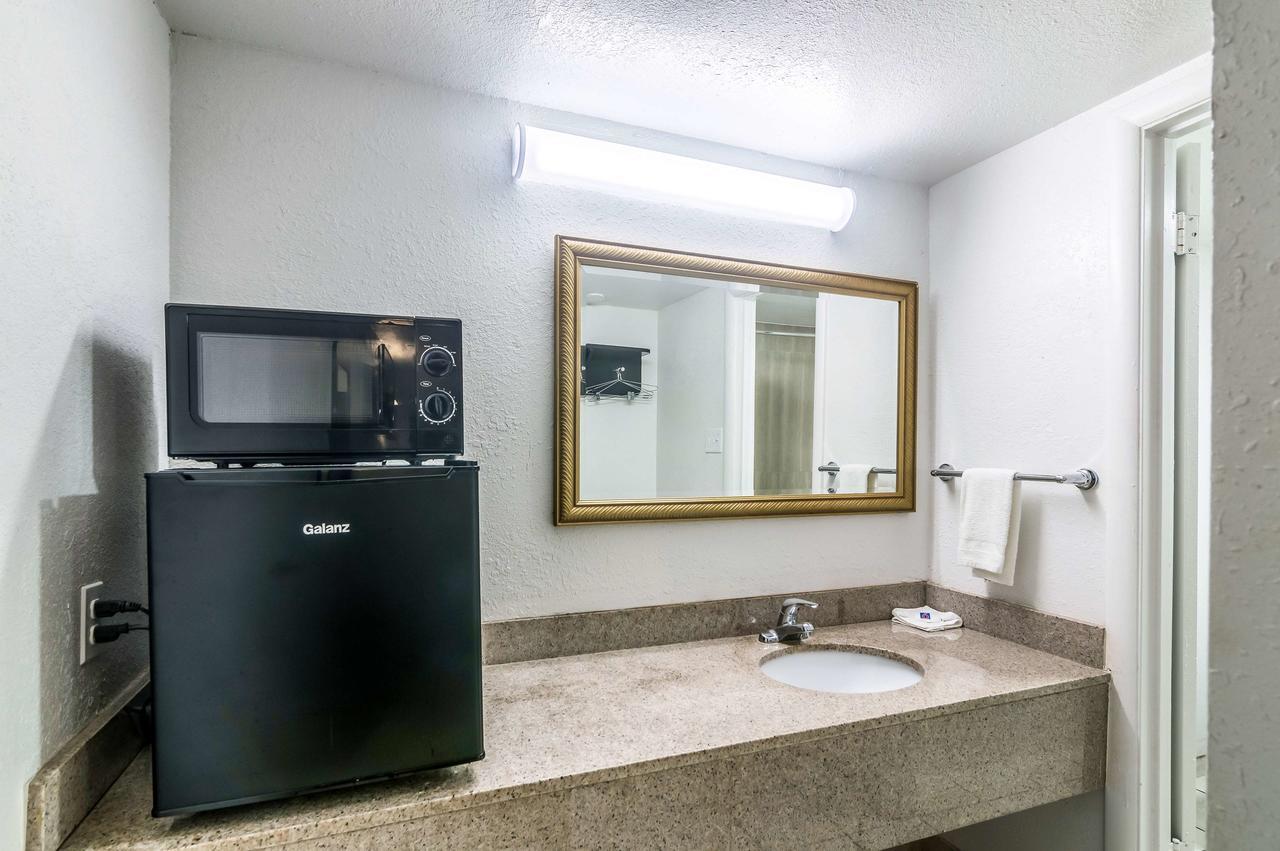 Trade Wind Motel Jacksonville Buitenkant foto